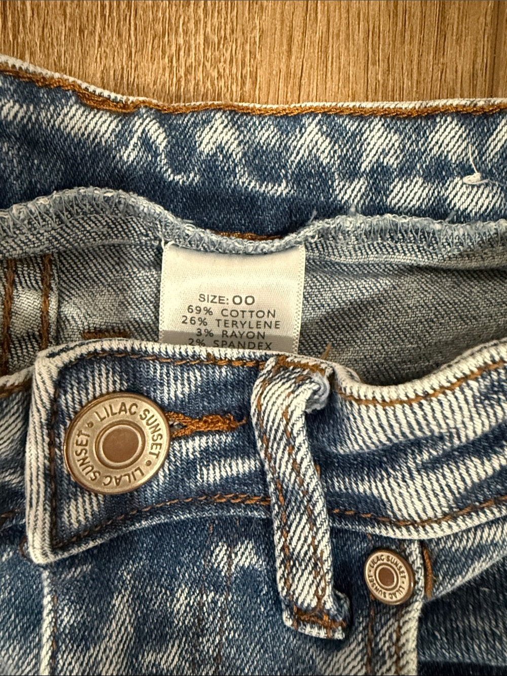 High-Rise Acid Wash Wide-Leg Jeans — Light Blue - Picture 4 of 6